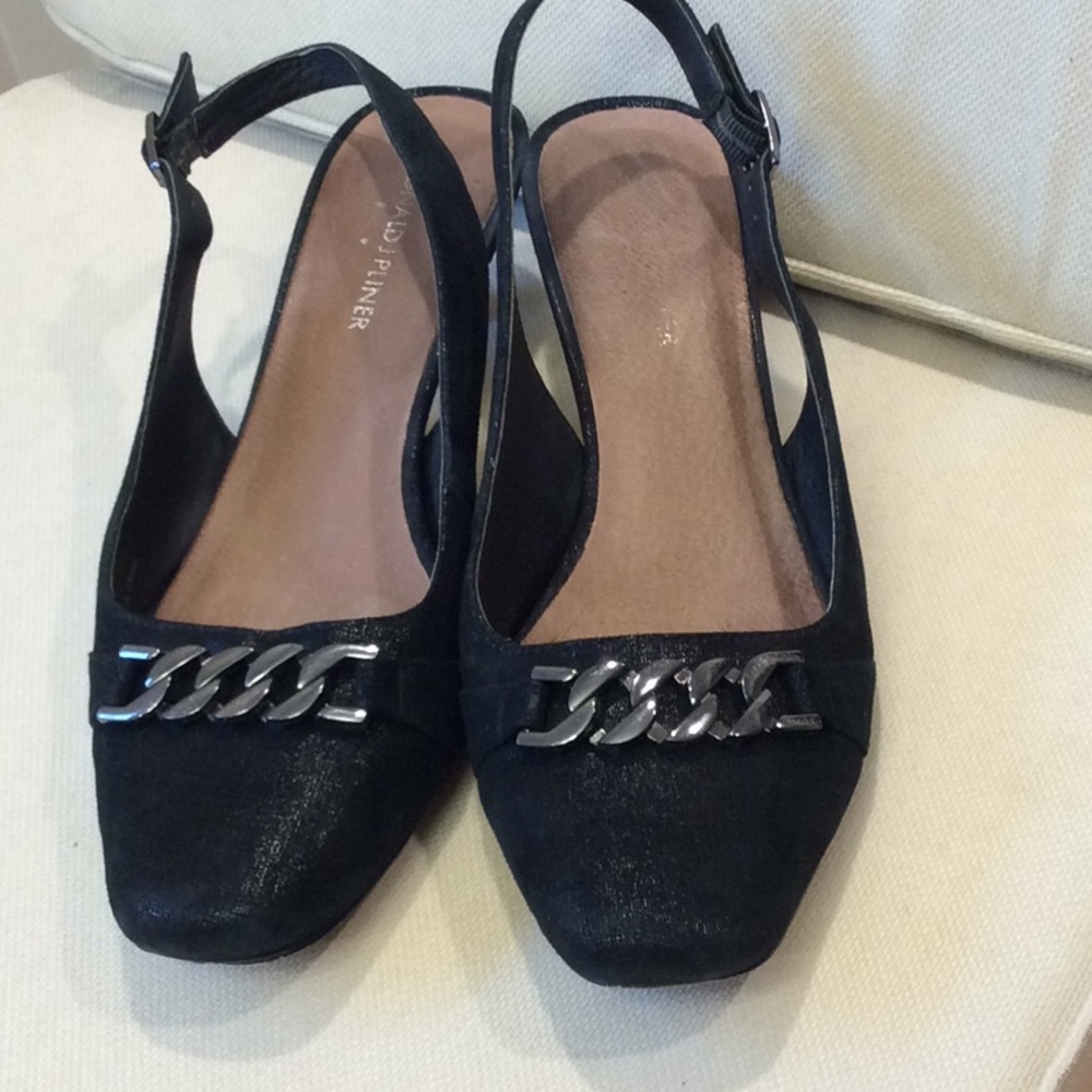 Donald J Pliner Black Slingback ⭐️⭐️⭐️⭐️⭐️